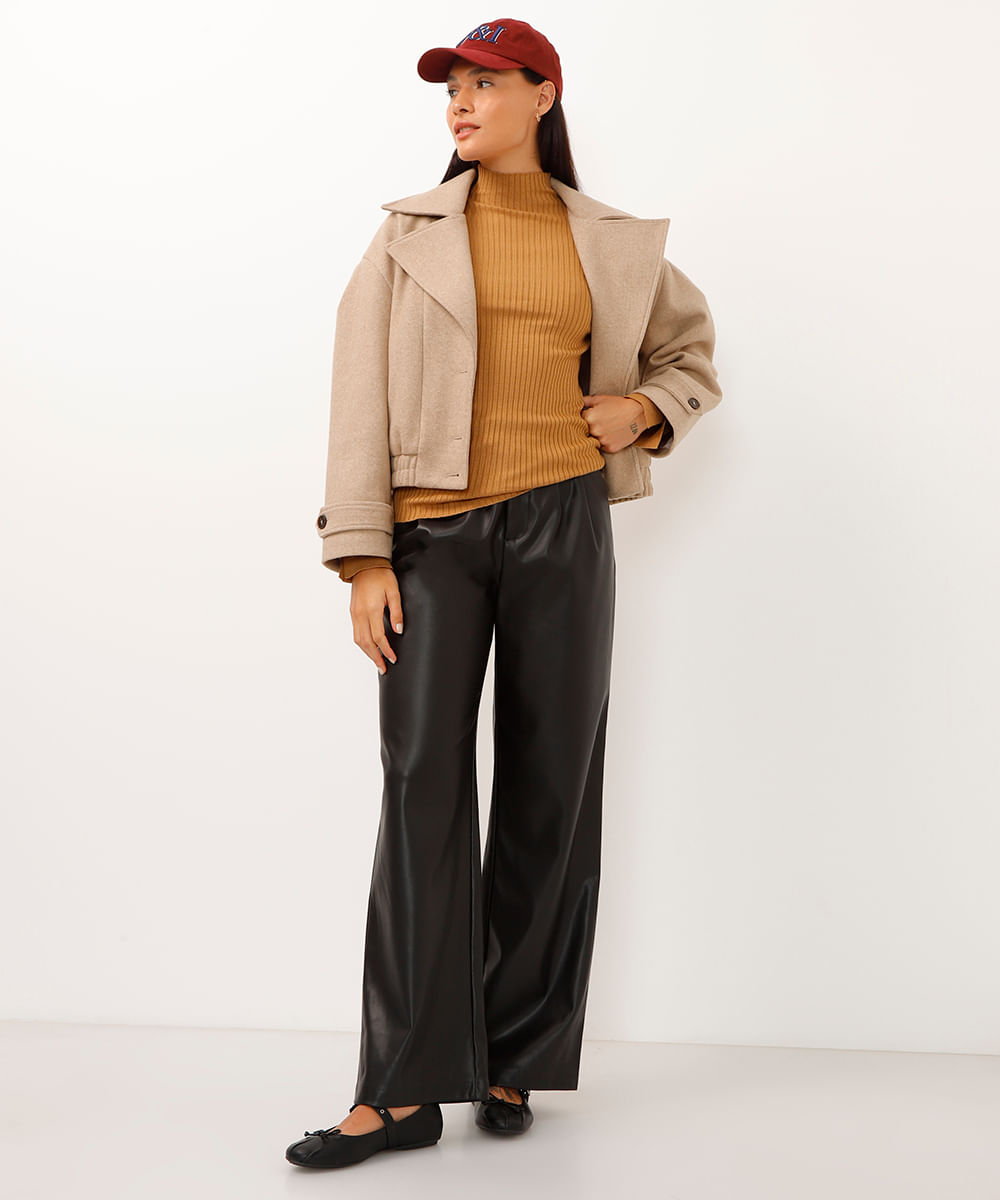 blusa de tricot gola alta com botões bege