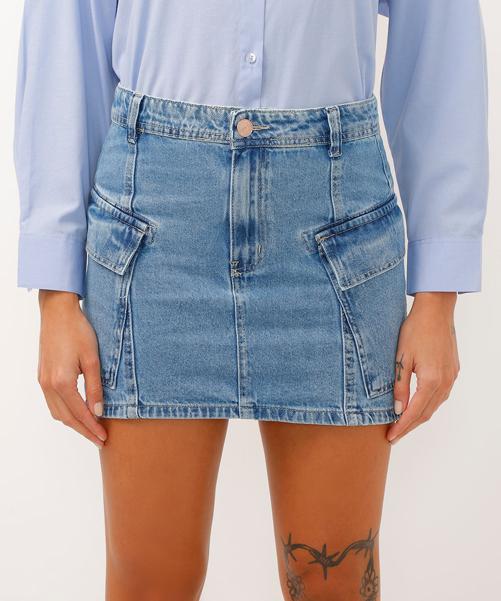 saia jeans curta cintura média bolso cargo azul