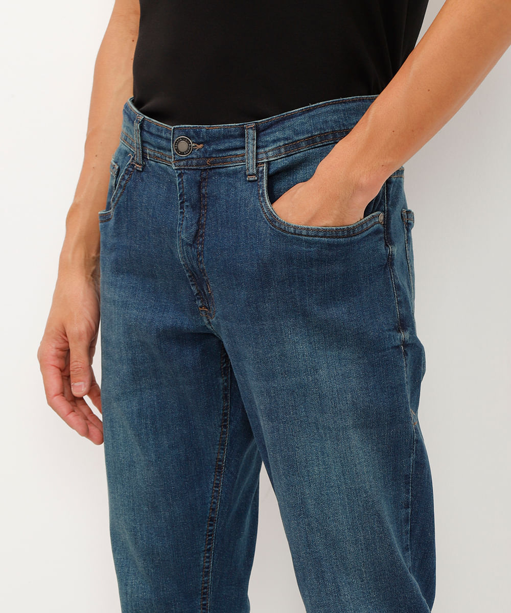 calça jeans slim cropped com bolsos azul