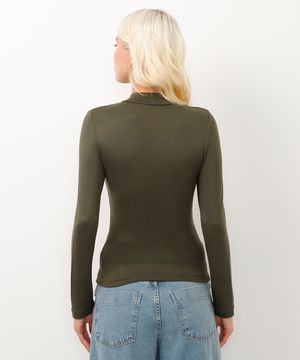 blusa básica alongada gola alta verde militar