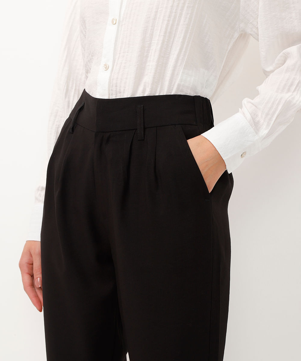 calça sloutch de viscose cintura alta com pregas preto