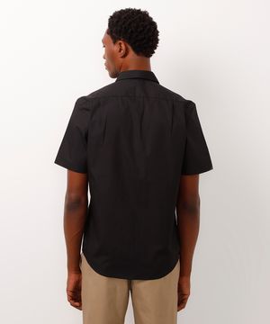 camisa manga curta com bolso preto