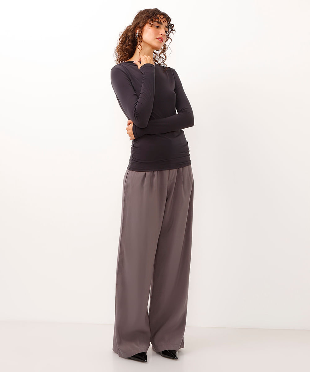 blusa decote canoa franzido na lateral preto