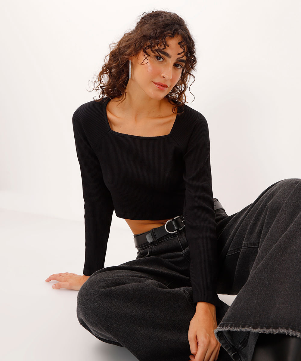 blusa cropped decote quadrado canelada preta