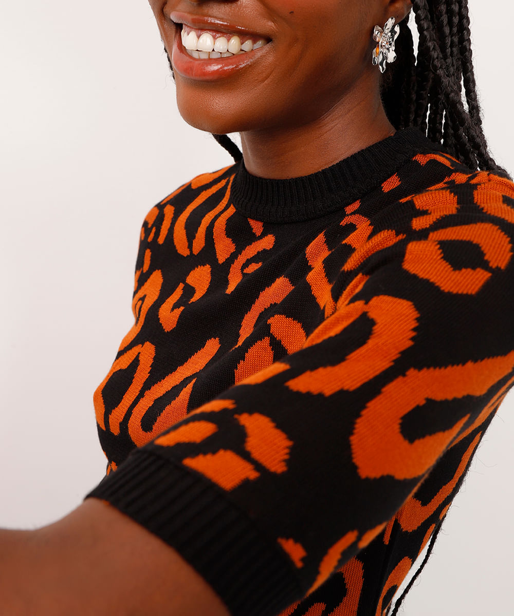 blusa de tricot decote redondo animal print preta