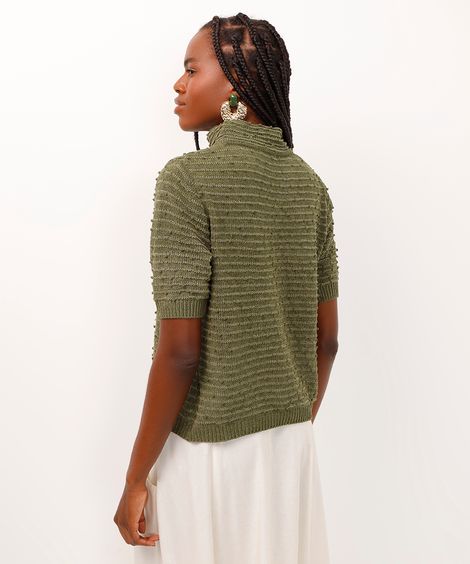 blusa de tricot gola alta texturizada em poá verde militar