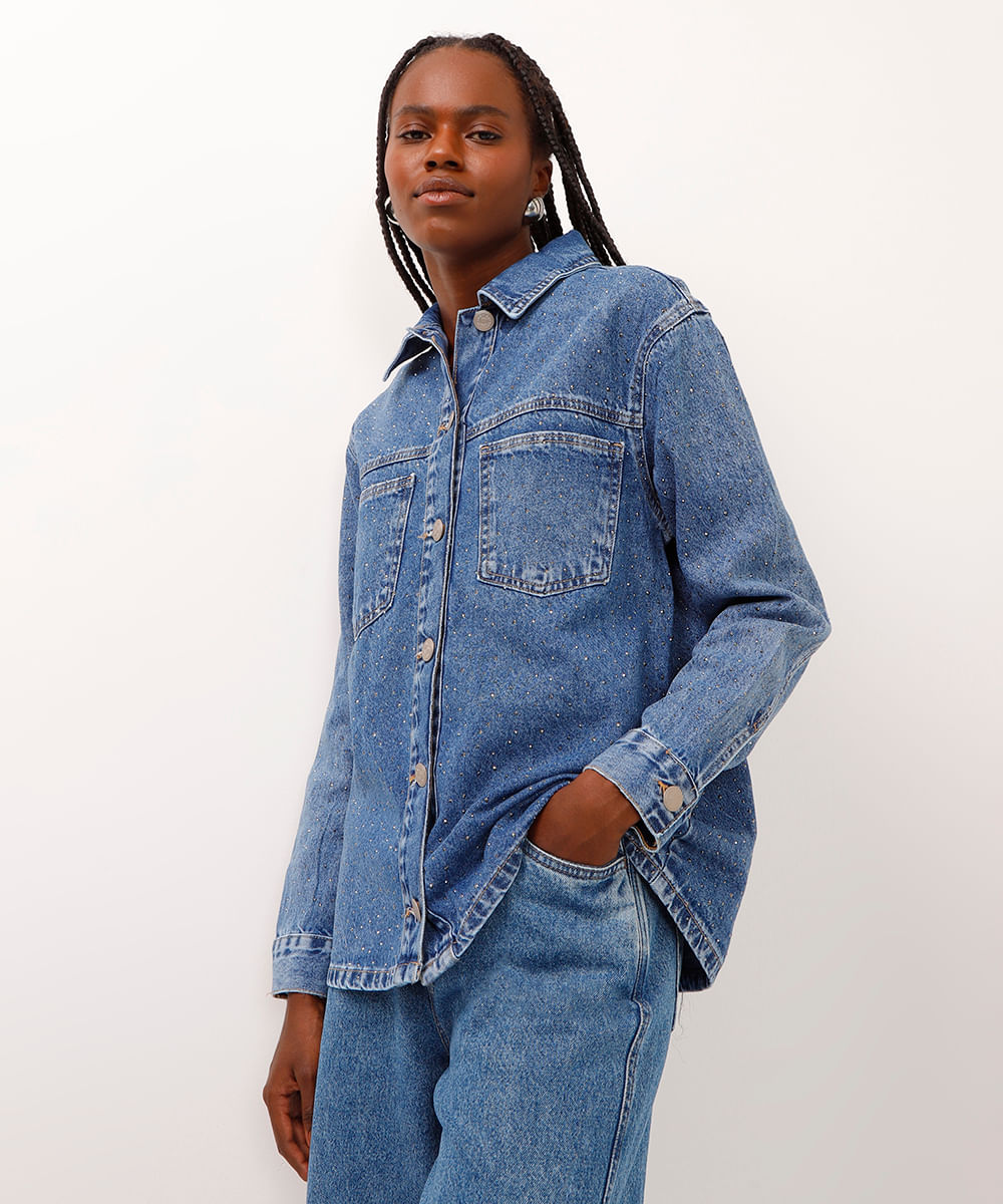 jaqueta shacket jeans com brilhos azul