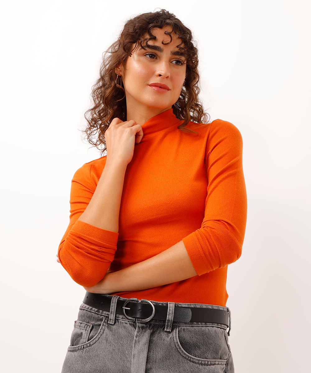 blusa básica alongada gola alta preto - terracota