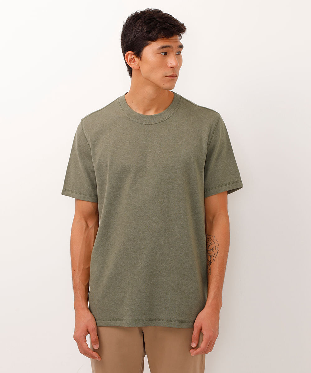 camiseta piquet texturizada manga curta verde militar
