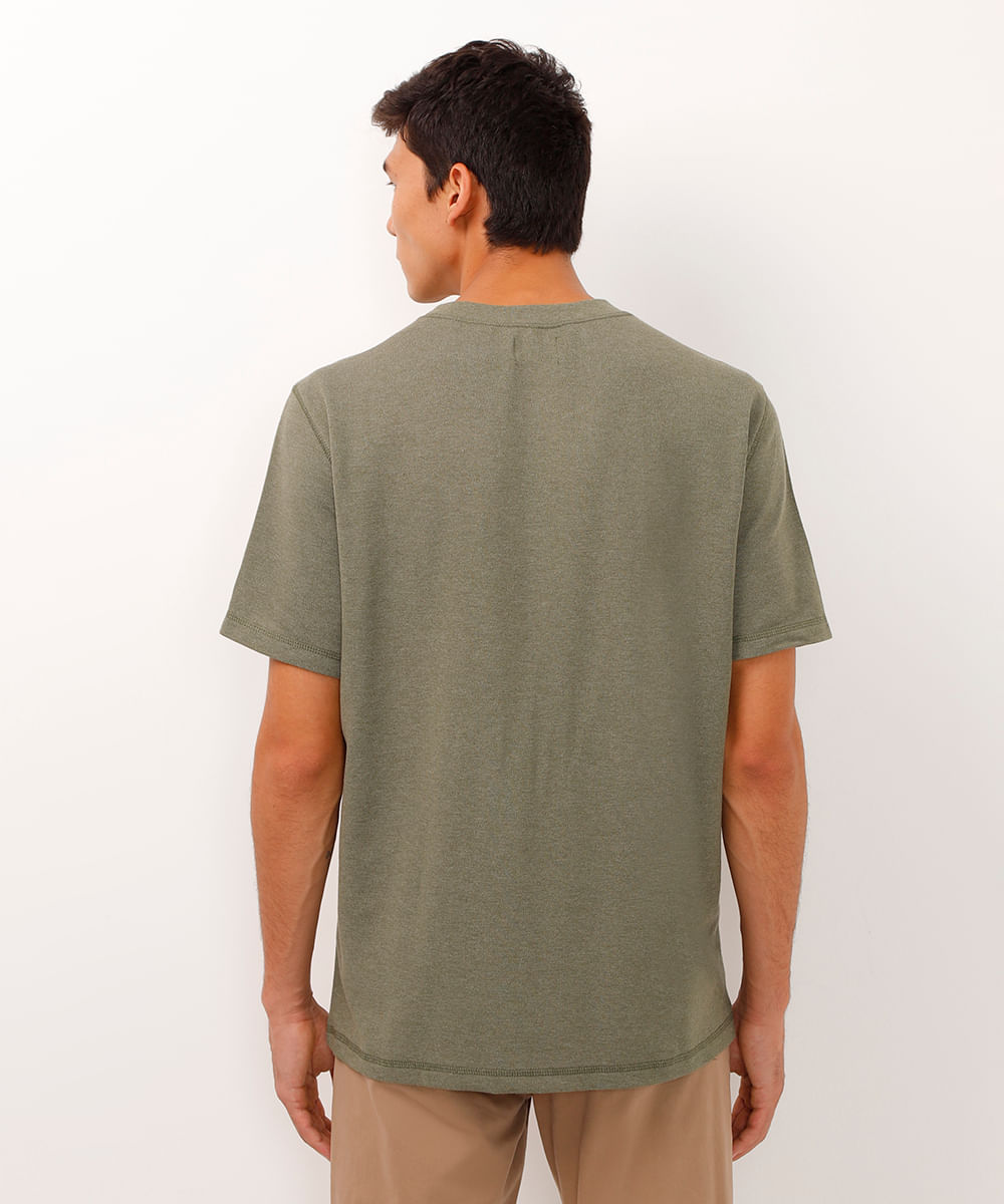 camiseta piquet texturizada manga curta verde militar