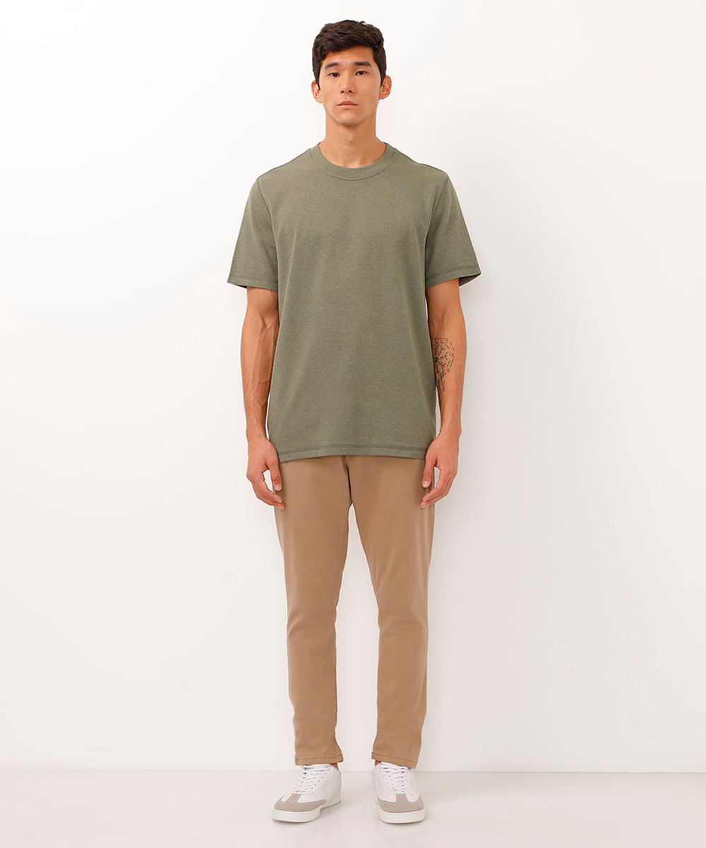 camiseta piquet texturizada manga curta verde militar