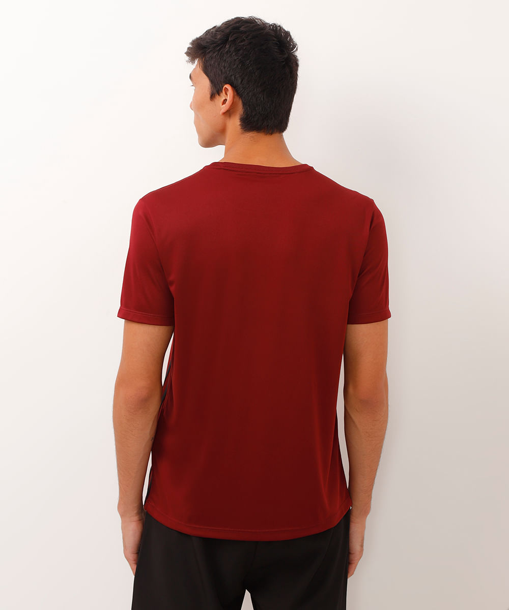 camiseta masculina esportiva com listras vinho
