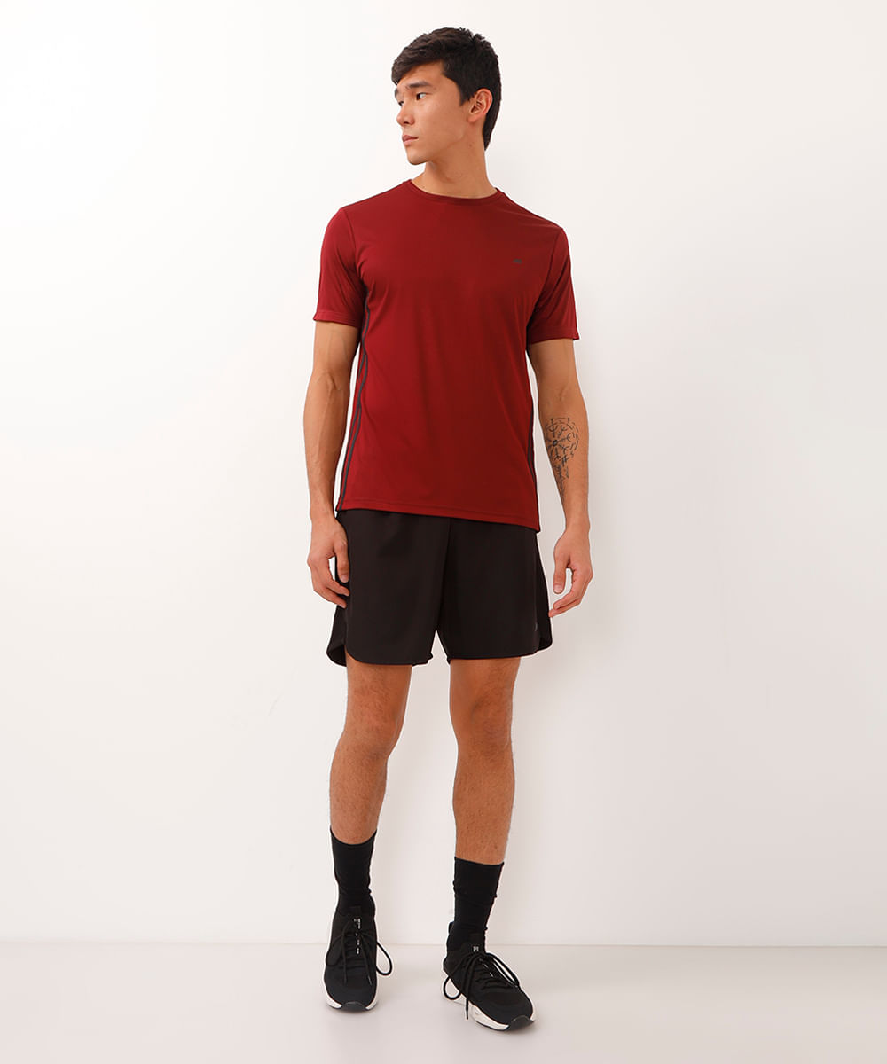 camiseta masculina esportiva com listras vinho
