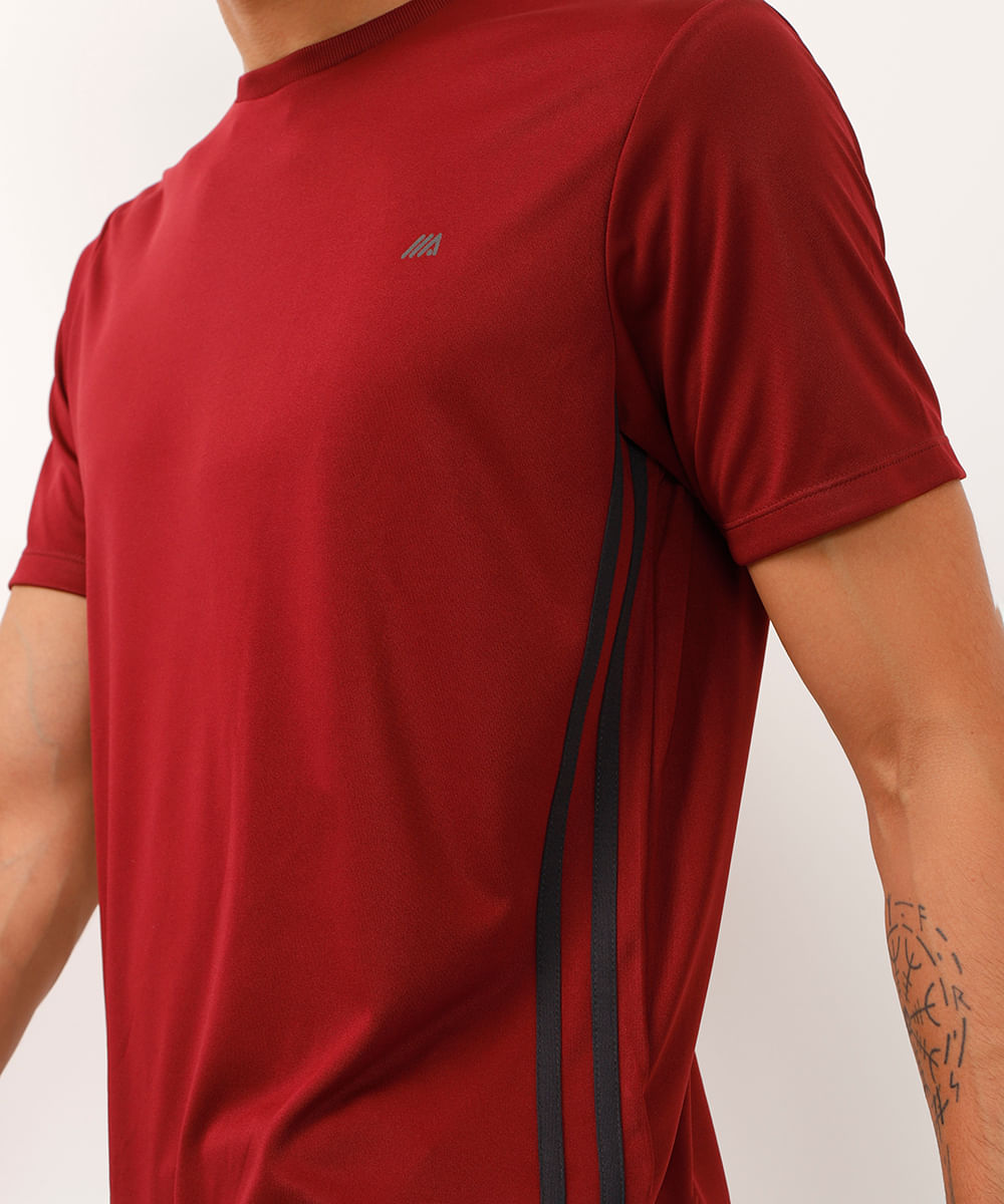 camiseta masculina esportiva com listras vinho