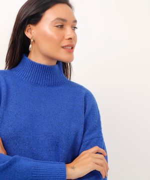 suéter de tricot gola alta alongado azul