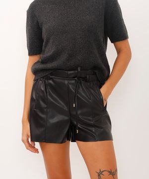 short clochard de poliuretano com bolsos preto