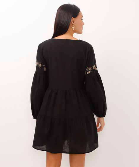 vestido curto de algodão com bordado e cordão preto