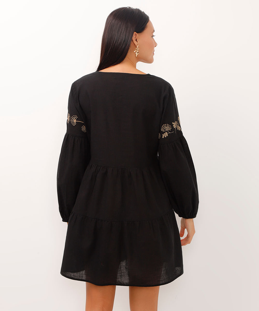 vestido curto de algodão com bordado e cordão preto