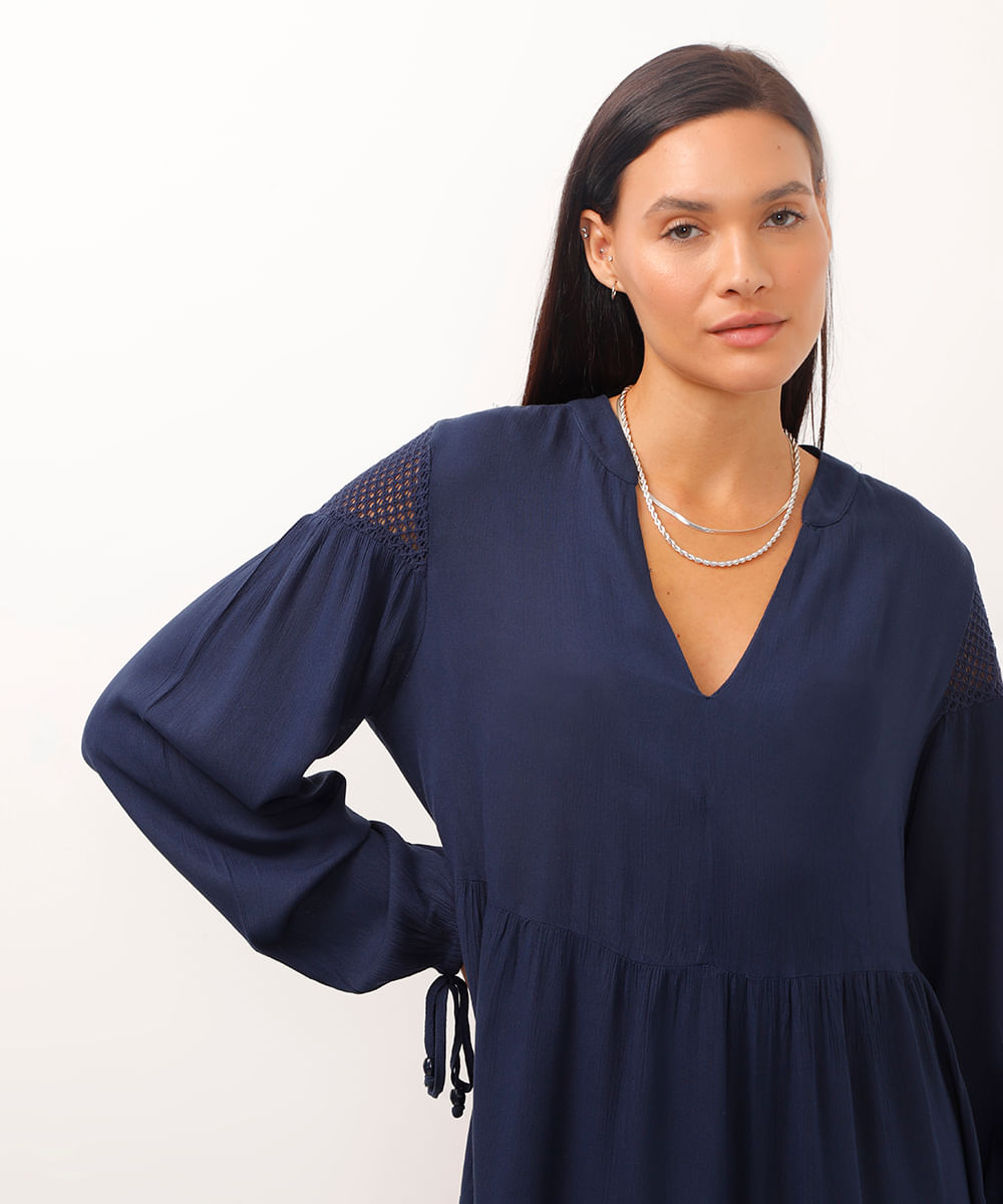 vestido bata de viscose com crochê nas costas azul marinho