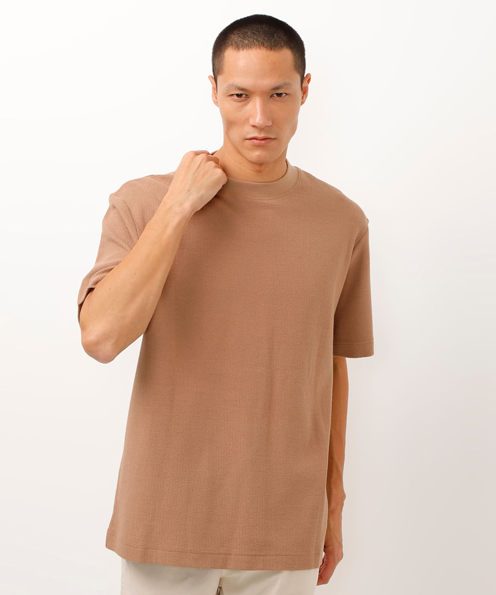 camiseta de algodão fit texturizada marrom