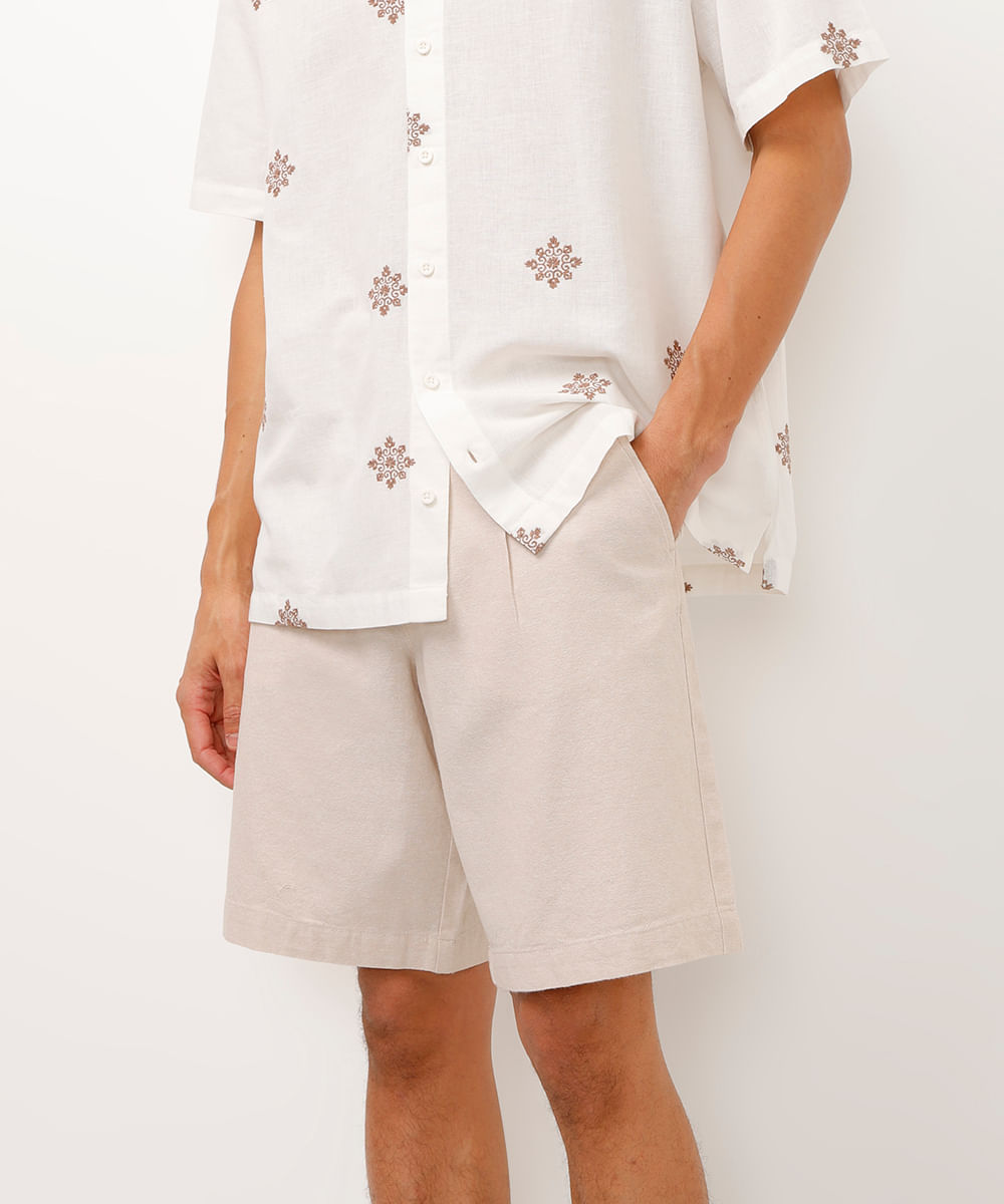 bermuda alfaiatada com bolsos bege