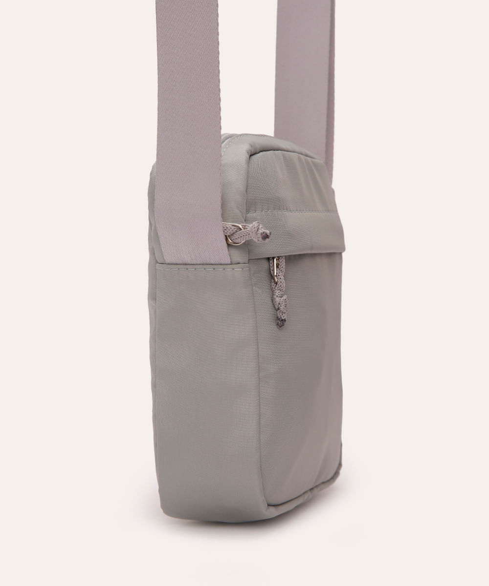 bolsa shoulder com bolso e alça regulável cinza