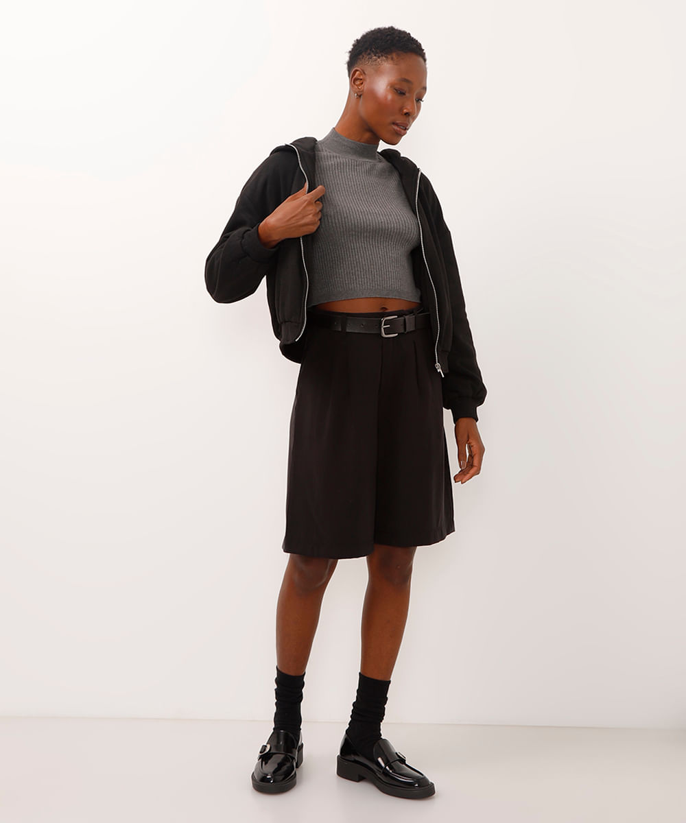 blusa cropped de tricot gola alta manga curta cinza