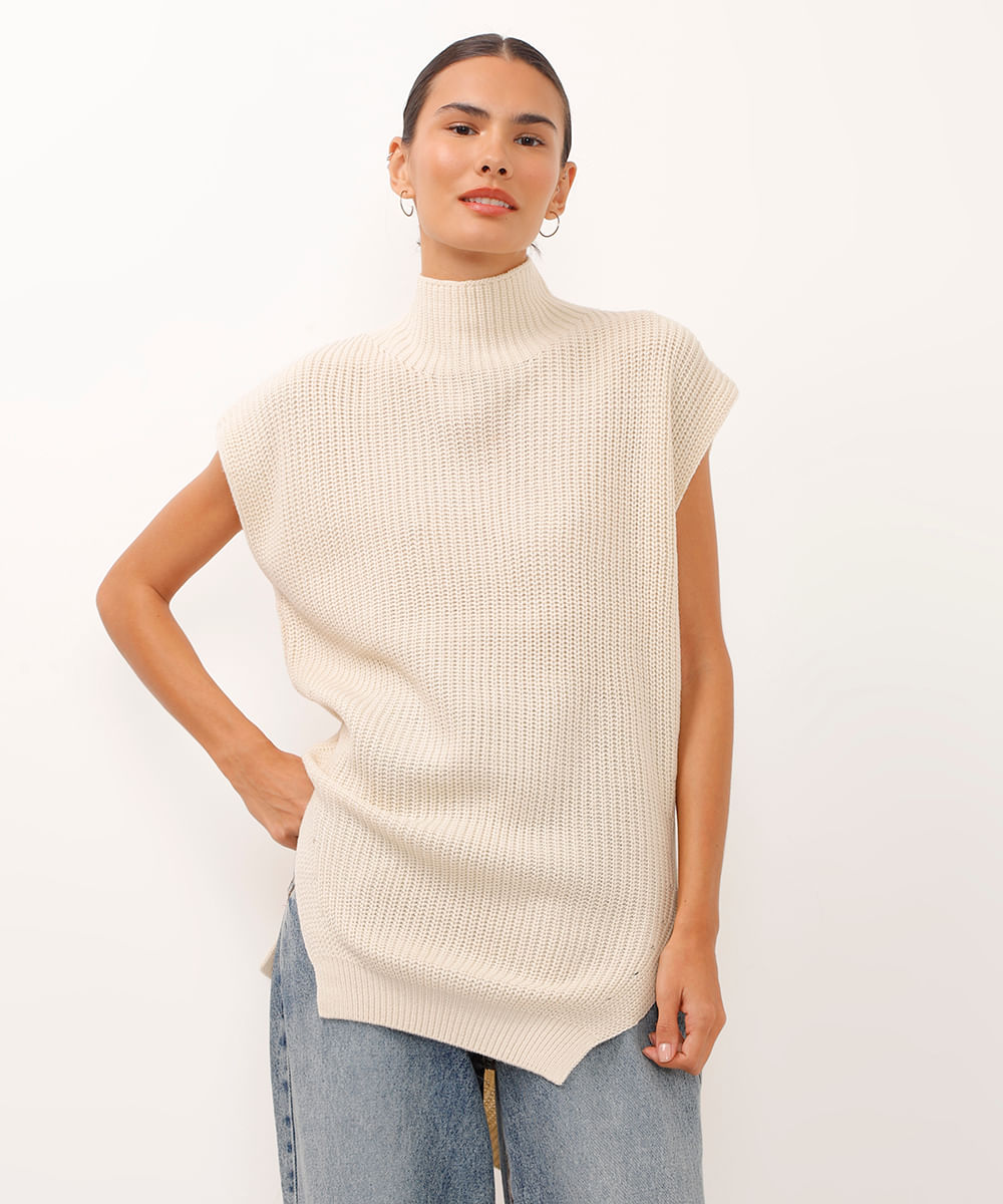 regata de tricot gola alta assimétrica bege