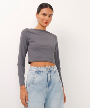 blusa cropped decote canoa manga longa cinza