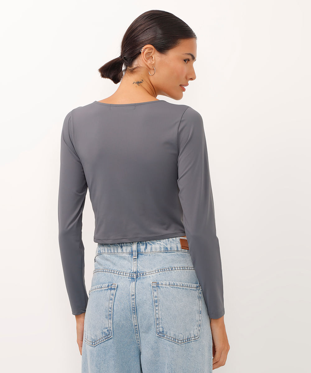 blusa cropped decote canoa manga longa cinza