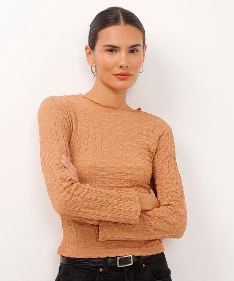 blusa manga longa texturizada com frufru bege