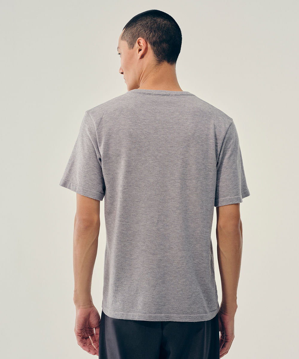 camiseta de tricot manga curta cinza