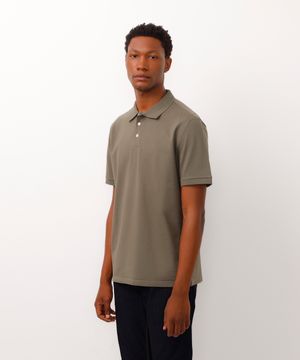 polo de algodão comfort com botão verde