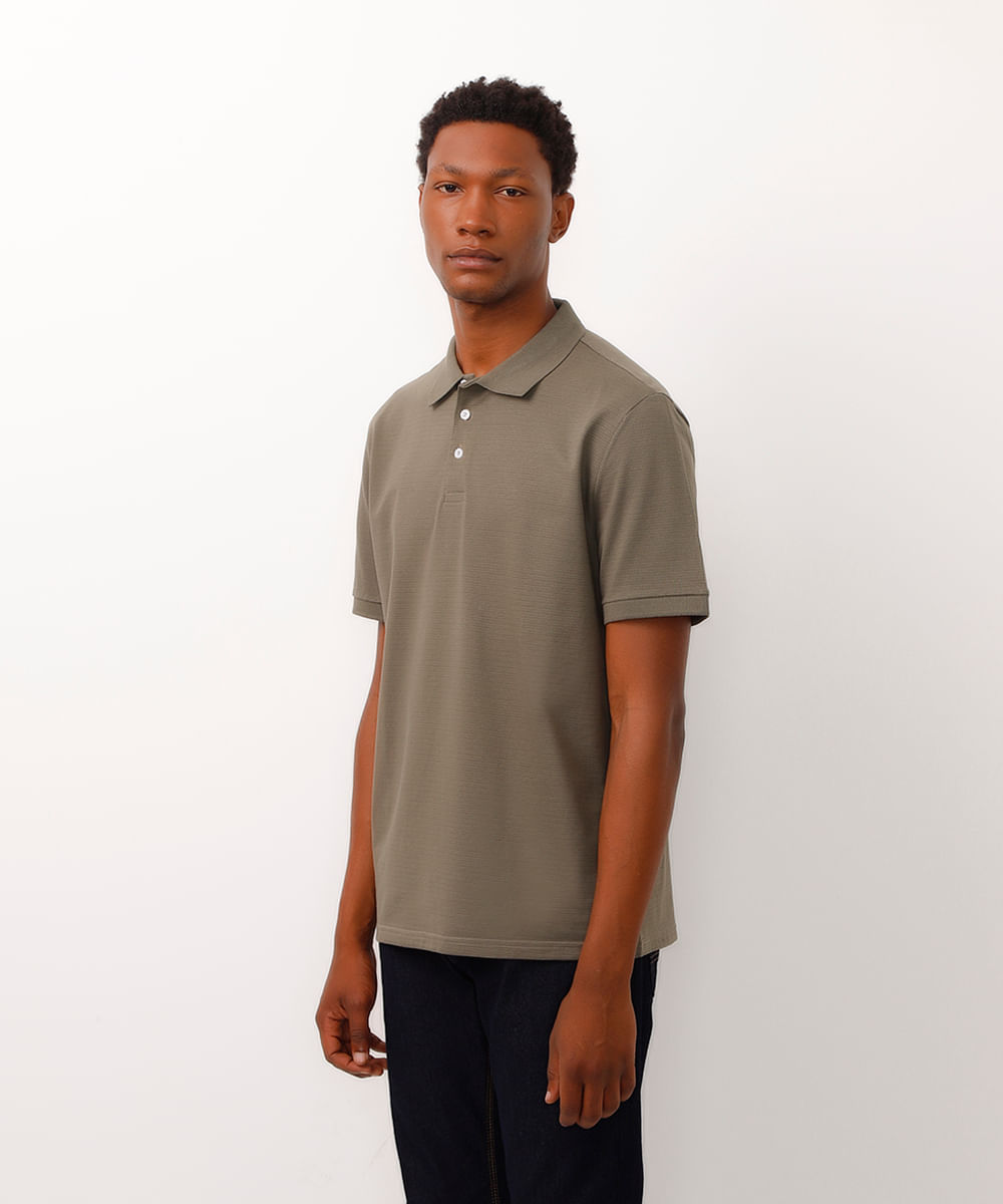 polo de algodão comfort com botão verde