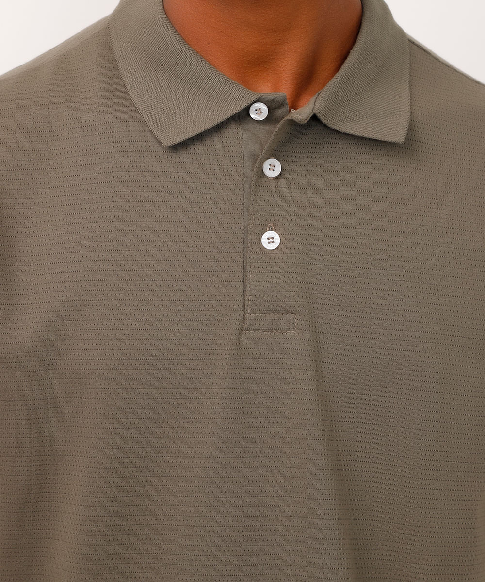 polo de algodão comfort com botão verde