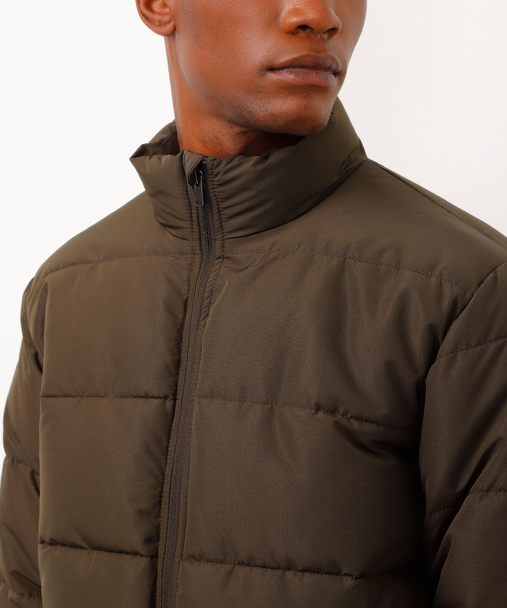 jaqueta puffer com bolsos verde militar