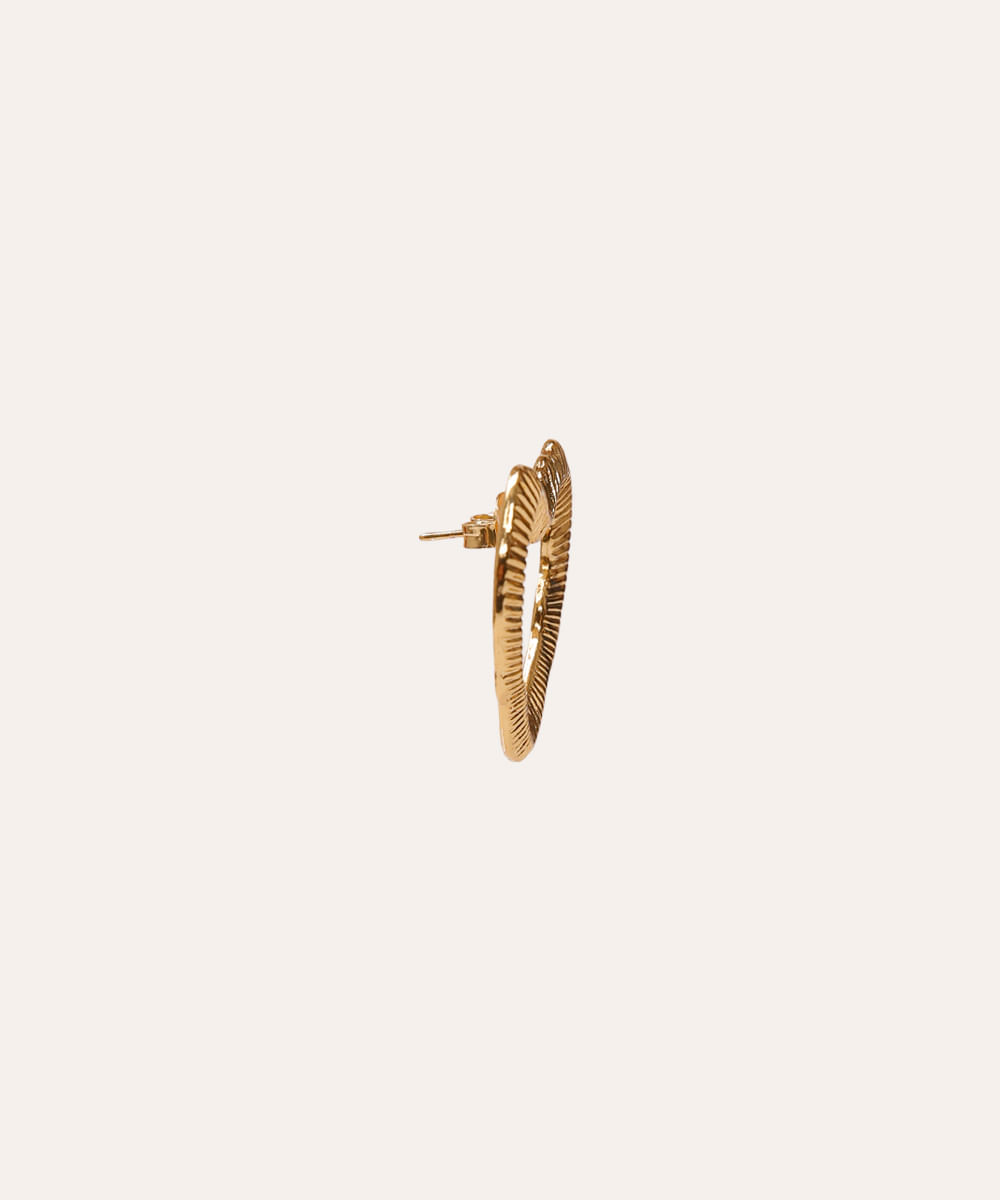 brinco coração vazado dourado