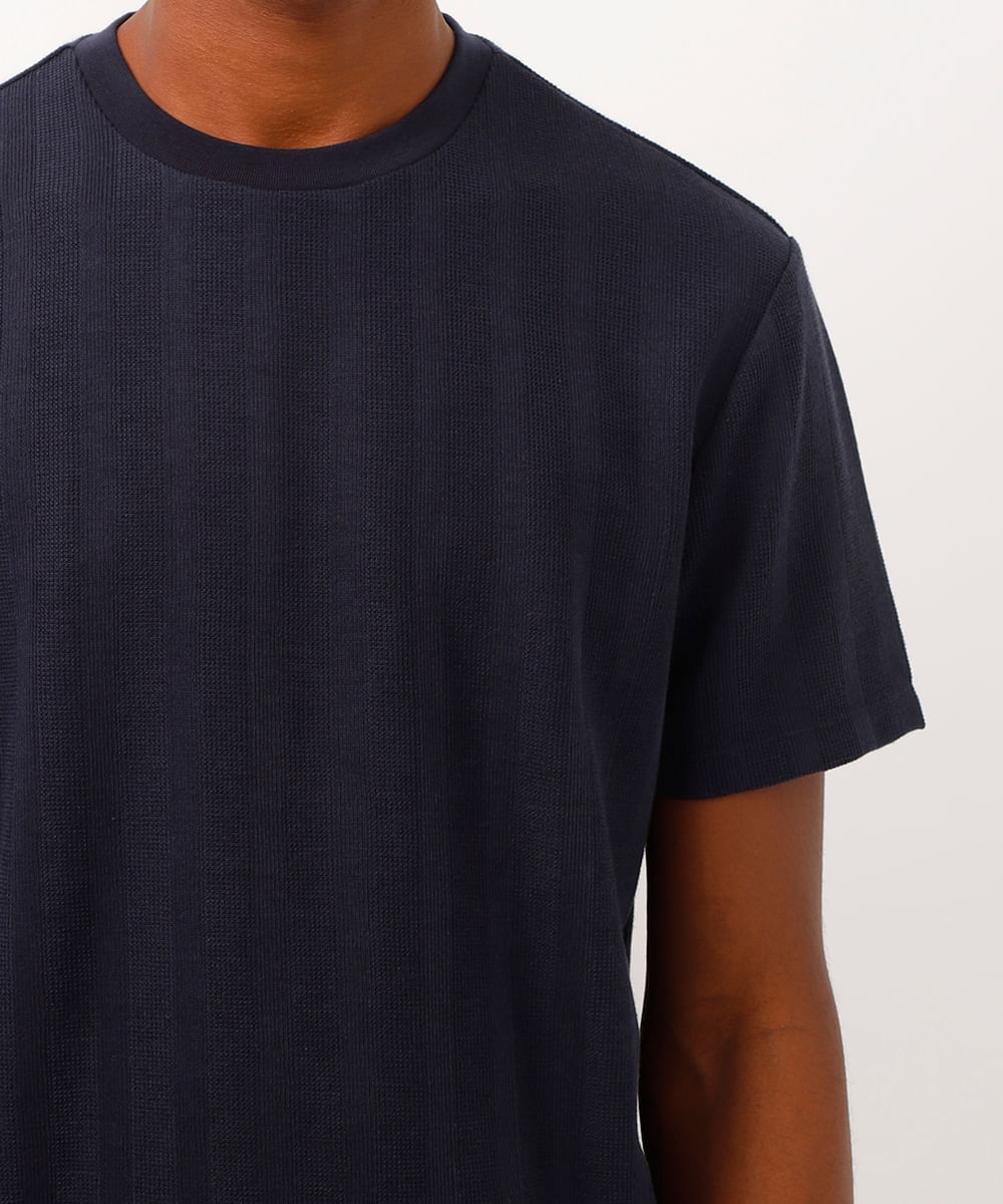 camiseta texturizada listrada azul marinho