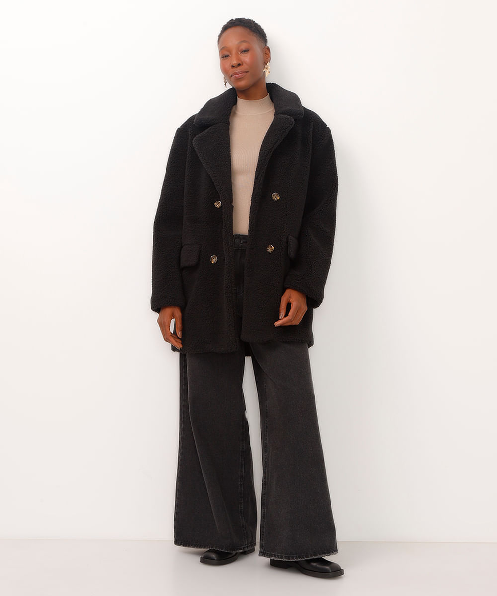 casaco alongado de pelúcia com bolsos preto
