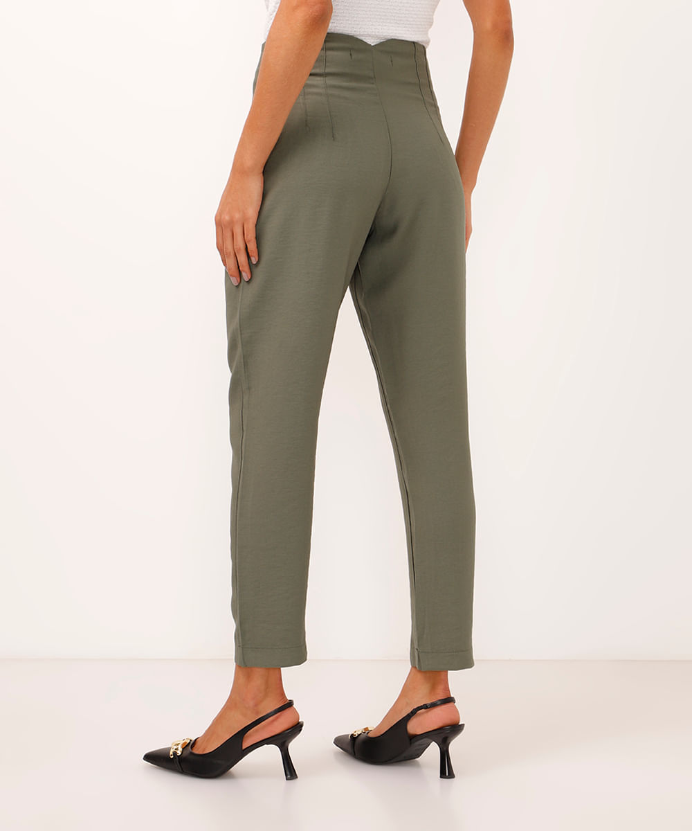 calça de alfaiataria carrot com pregas verde
