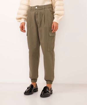 calça jogger de sarja com bolsos cargo verde