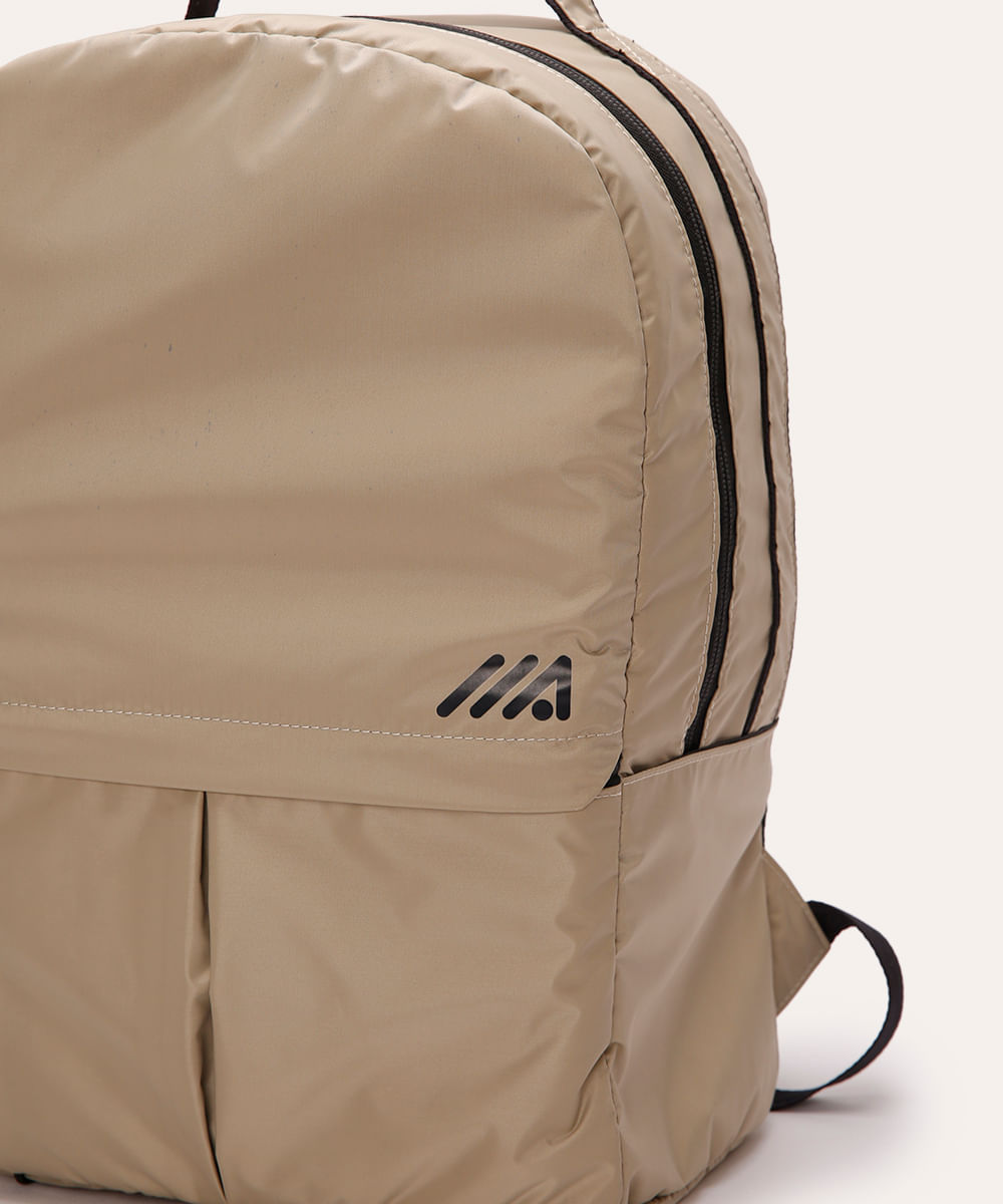 mochila com bolsos esportiva bege