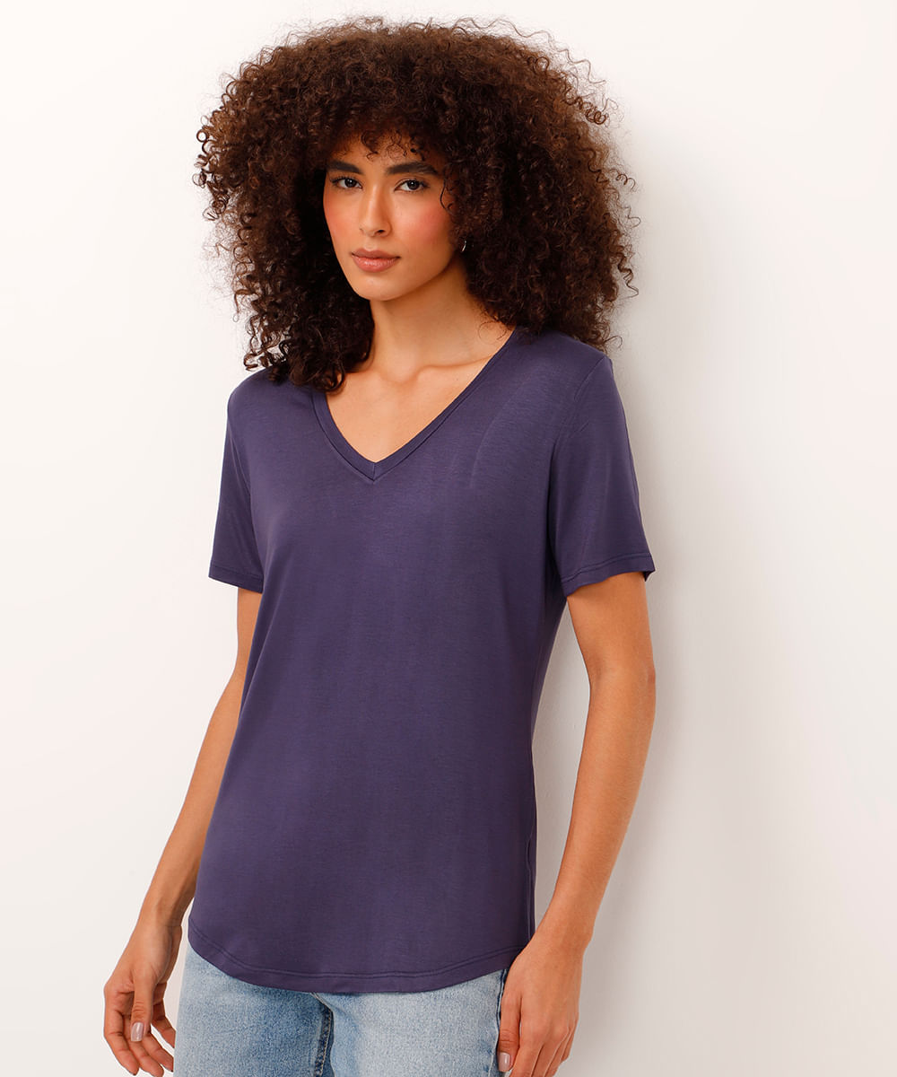 camiseta de viscose decote v alongada azul marinho