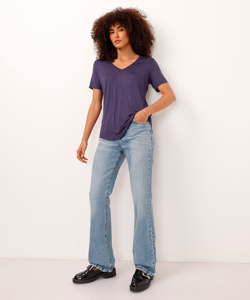 camiseta de viscose decote v alongada azul marinho