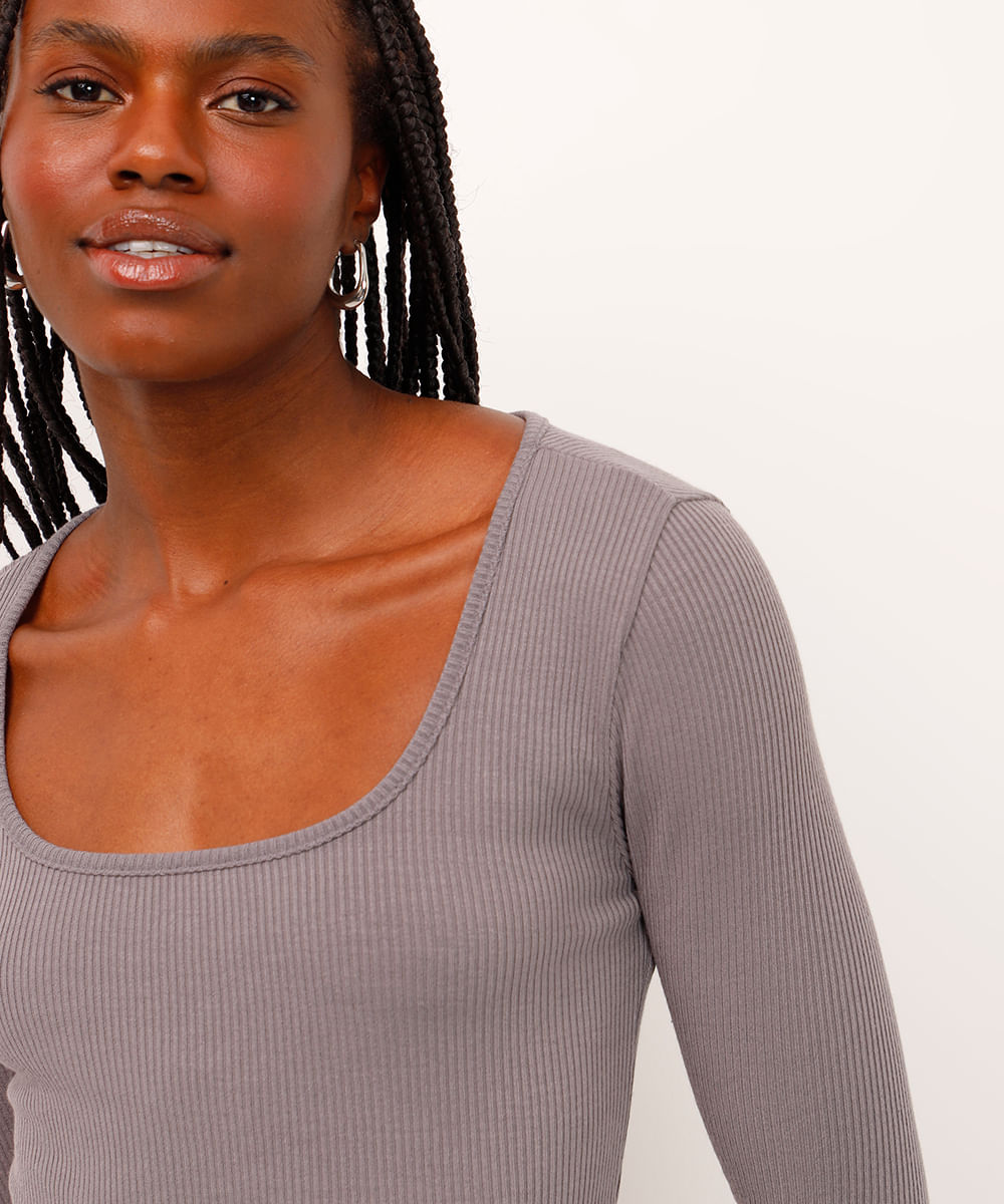 vestido curto manga longa canelado cinza