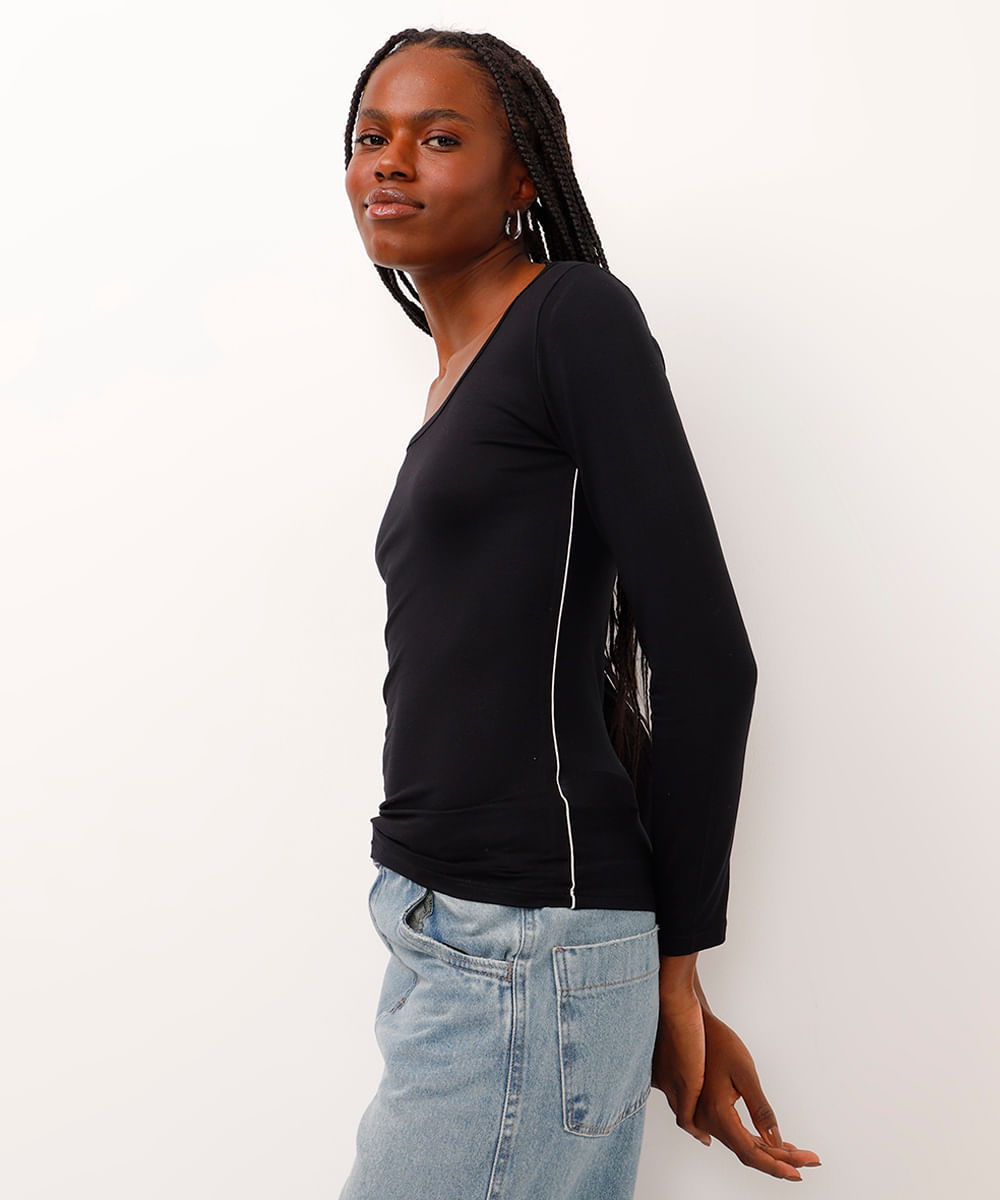 blusa de viscose decote u com nervuras preta