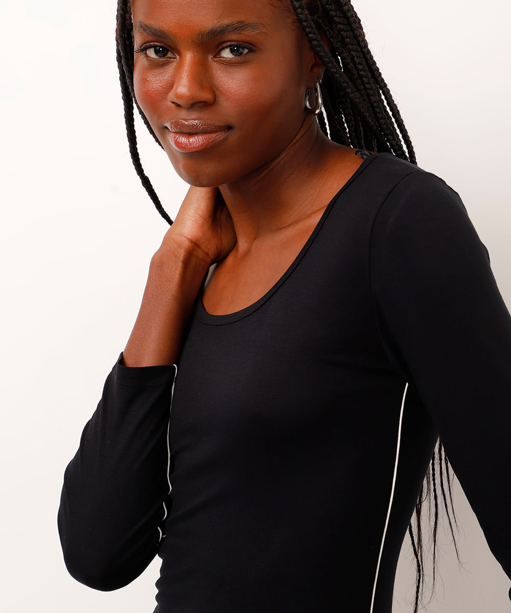 blusa de viscose decote u com nervuras preta