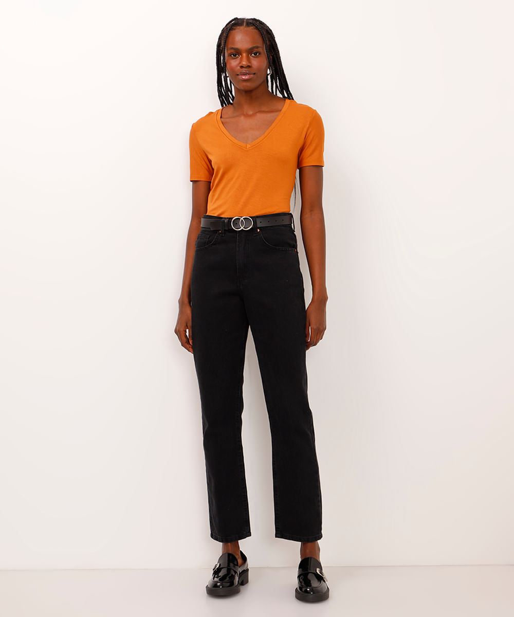 camiseta de viscose decote v alongada marrom