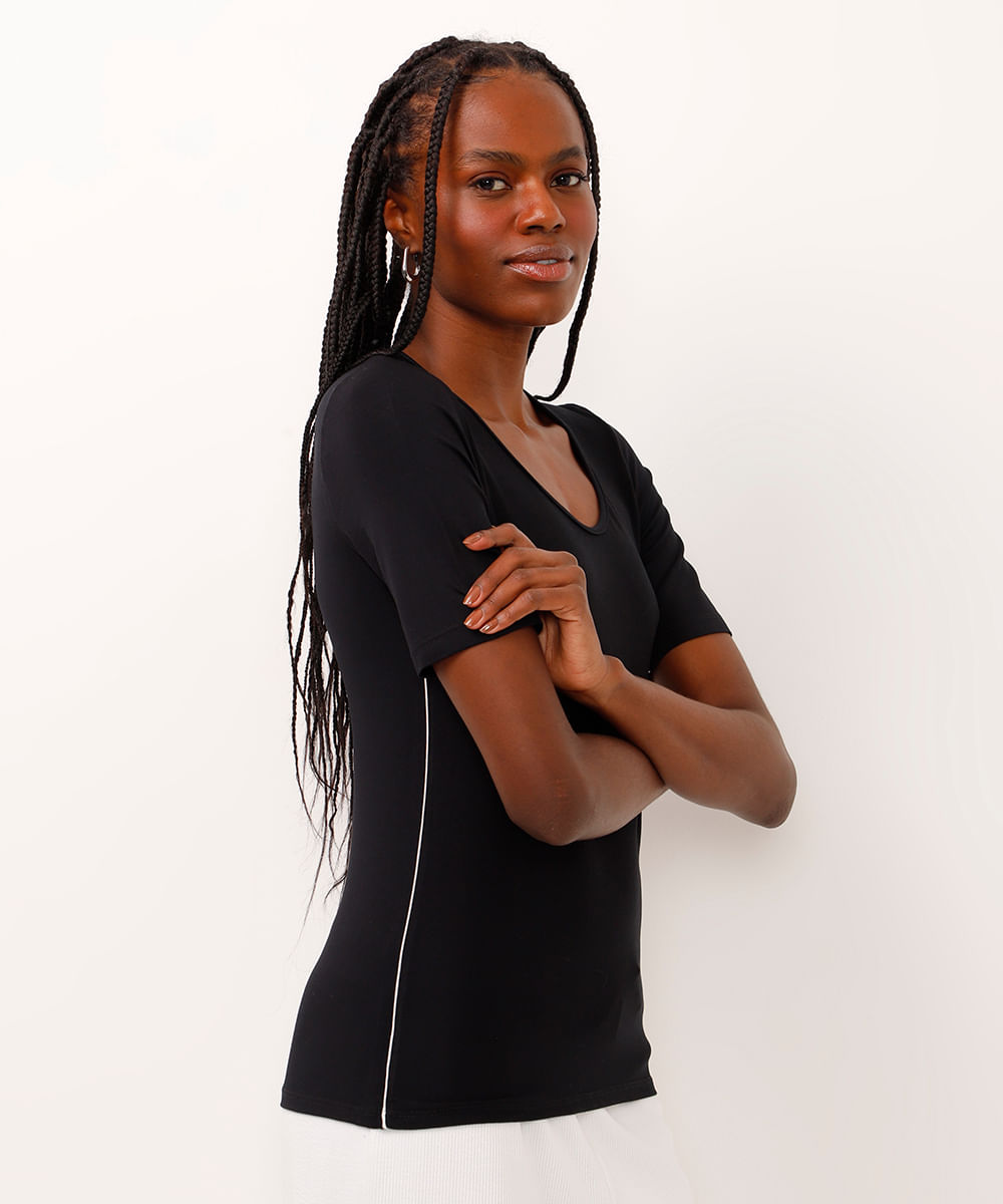 blusa de viscose manga curta com nervuras bicolor preta