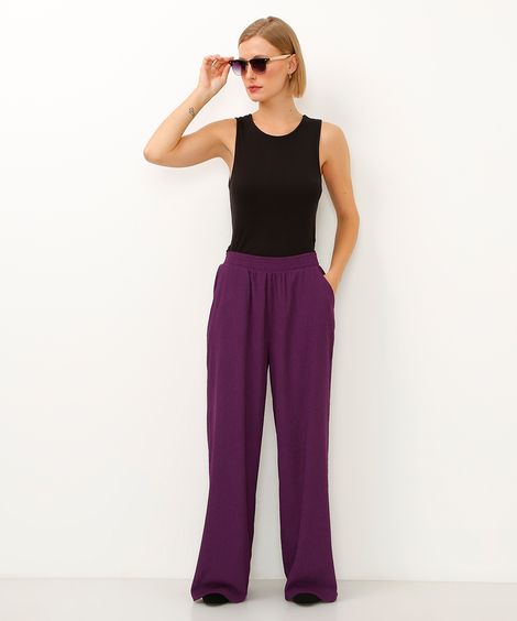 calça wide leg com bolsos texturizada roxa